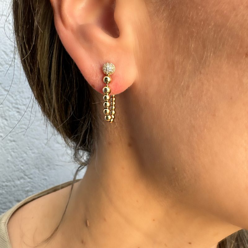 Arete cadena de bolitas en 14k 0ro amarillo con Diamantes.