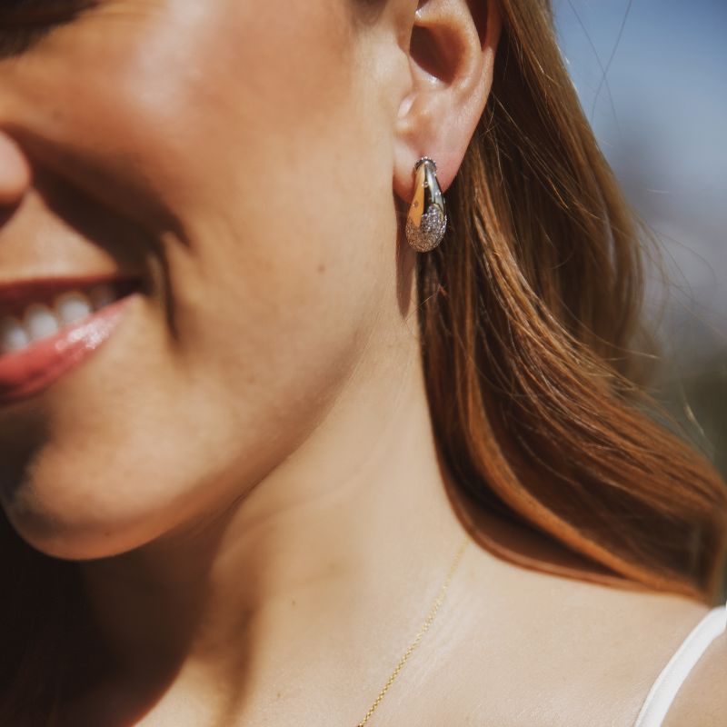 Aretes como gota de oro amarillo de 14k y diamantes