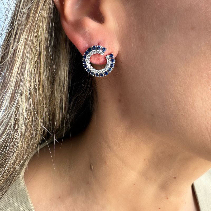 Aretes de diamantes y zafiros azules