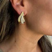 Aretes de madreperla y diamantes en oro amarillo de 14 quilates